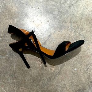 Never worn size 8.5 halston heel
